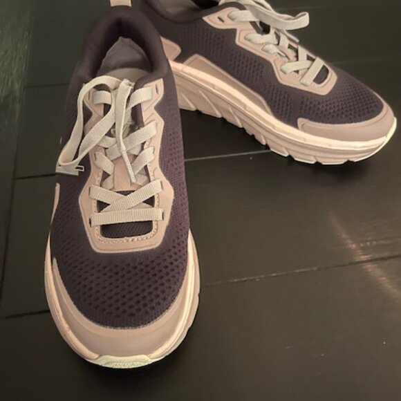 Women's Vionic Sneakers - Picture 2 of 3